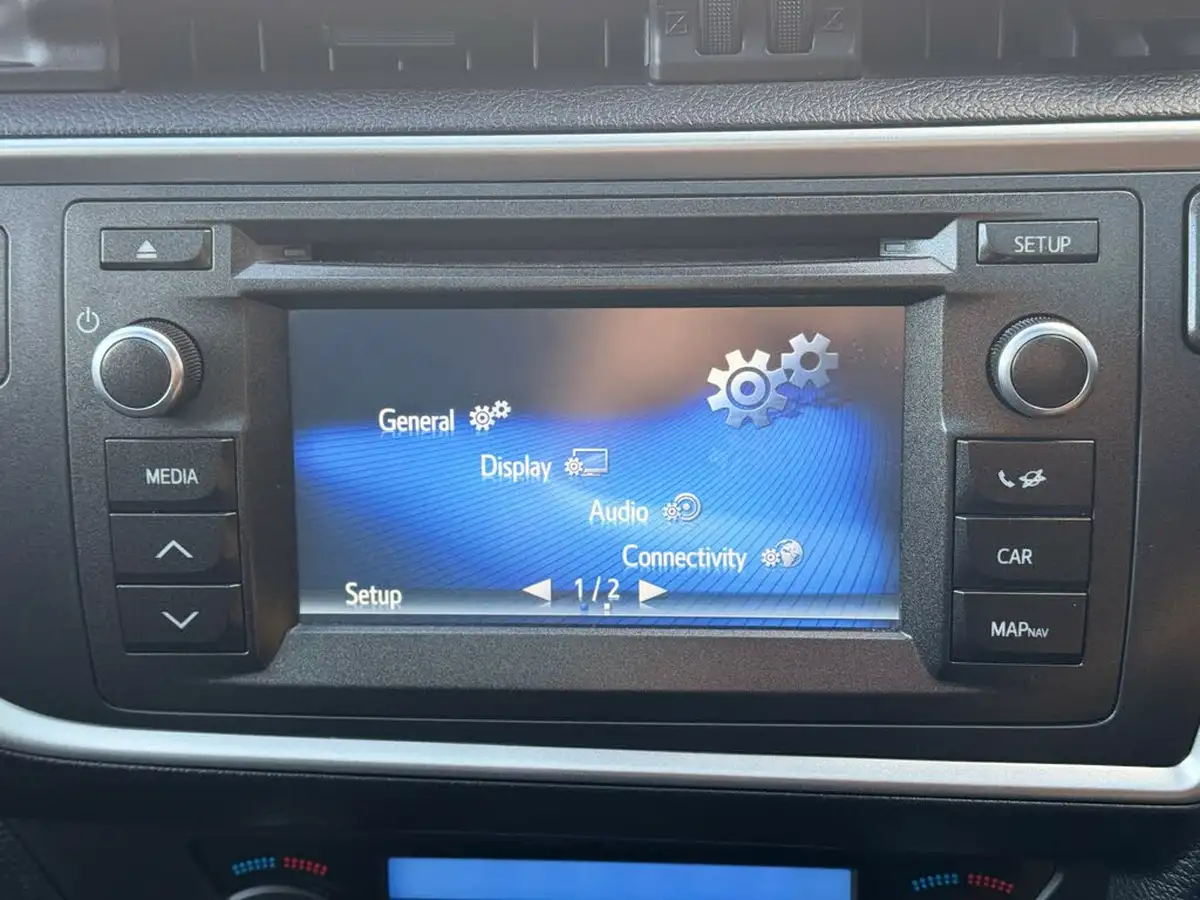 2015-toyota-auris-18-vvt-i-hsd-excel-hatchback-e-cvt-big-32