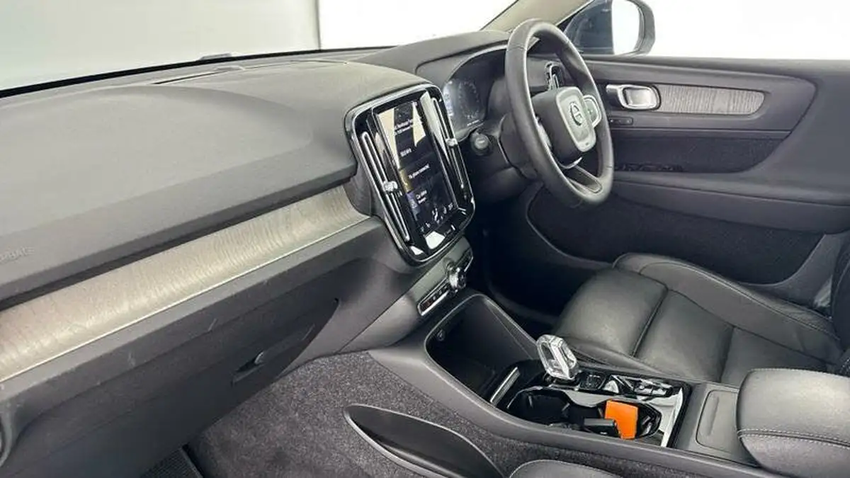 2021-volvo-xc40-15-t3-inscription-pro-161bhp-auto-big-1