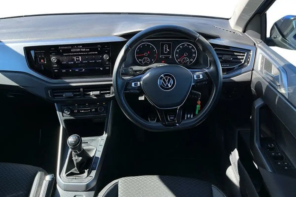 2021-volkswagen-polo-10-active-big-10