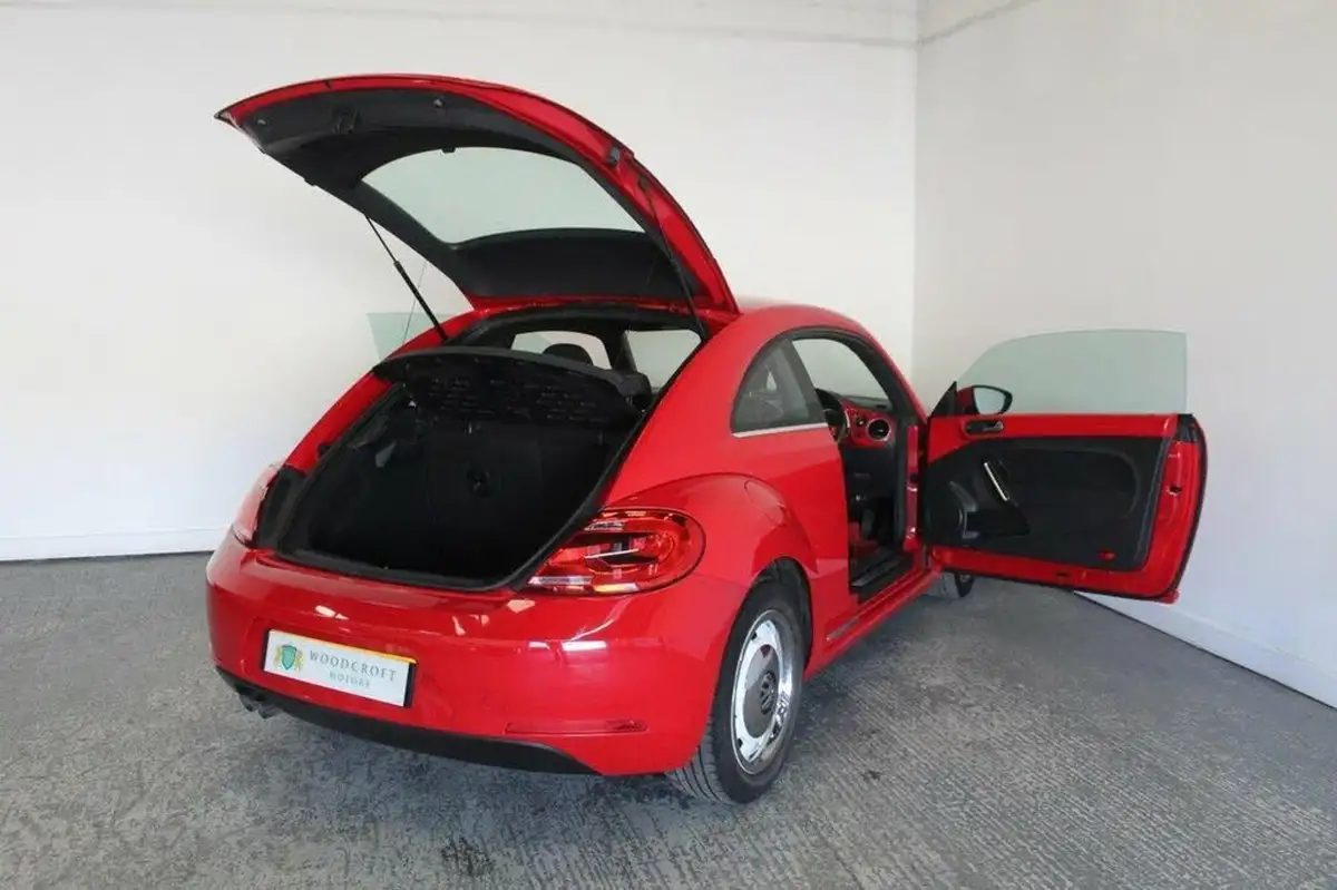 2016-volkswagen-beetle-20tdi-design-150ps-hatchback-3d-big-11