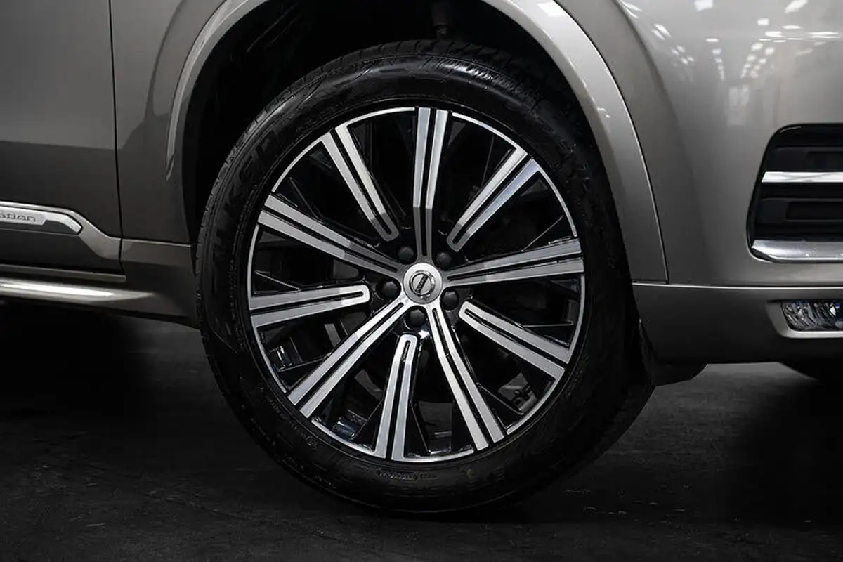 2019-volvo-xc90-20-t5-inscription-awd-big-2