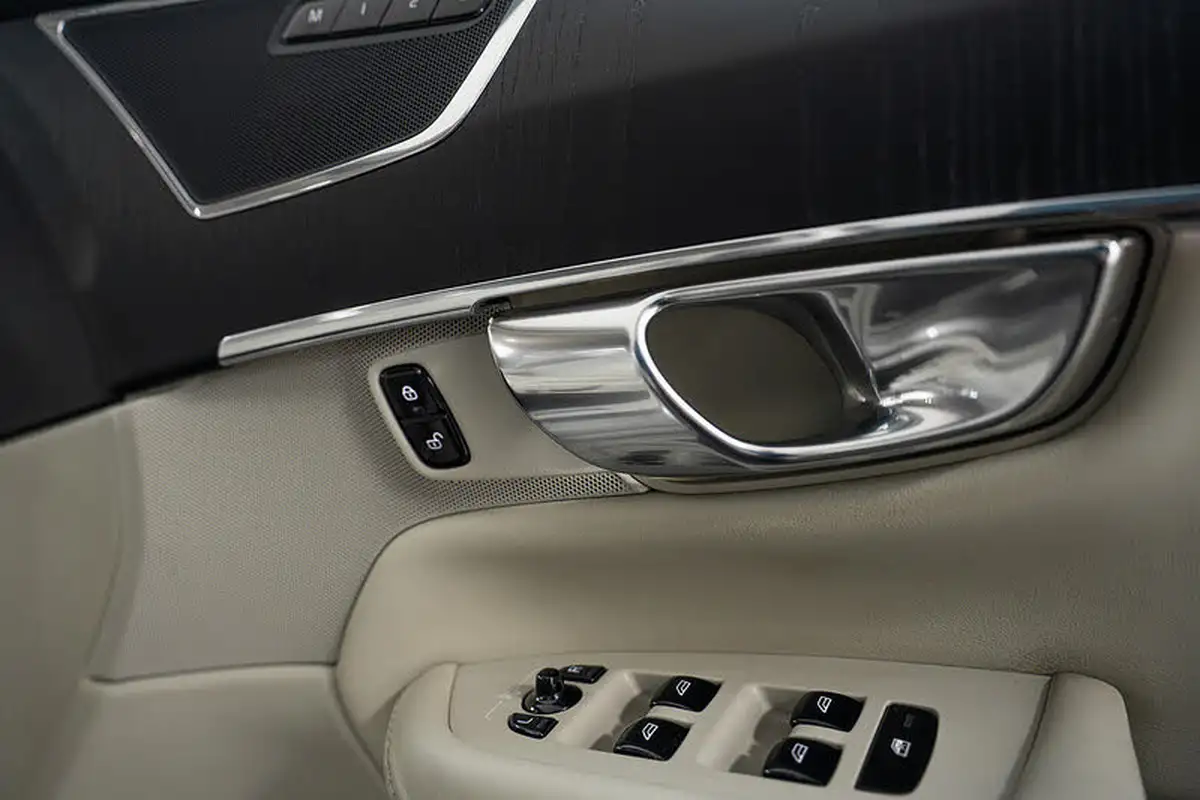 2019-volvo-xc90-20-t5-inscription-awd-big-26