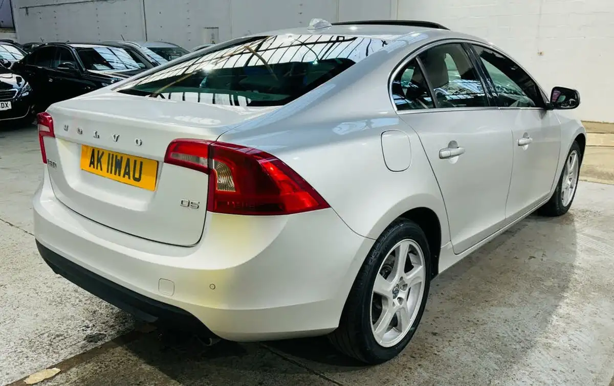 2011-volvo-s60-24td-d5-se-lux-205ps-geartronic-big-3