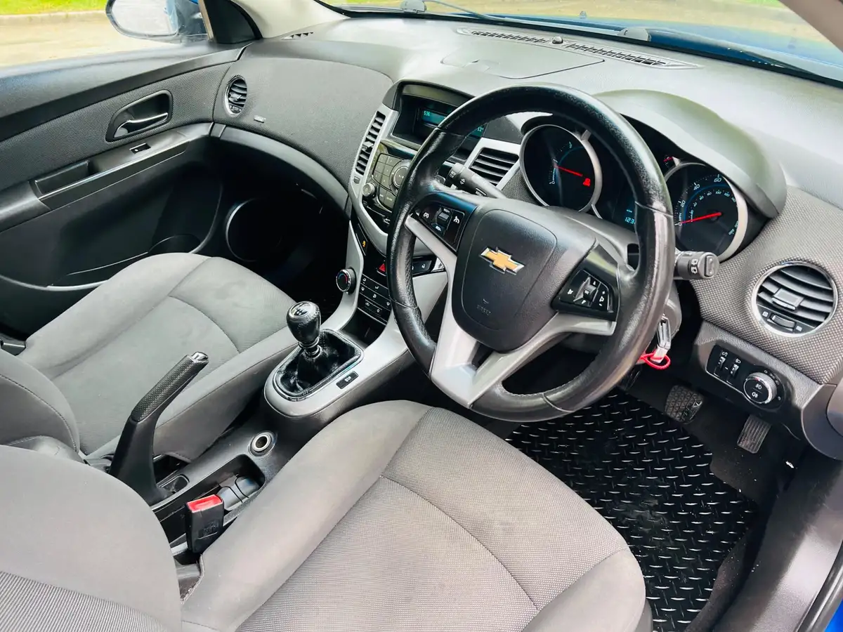 2012-chevrolet-cruze-20td-lt-20vcdi-hatchback-5d-big-25