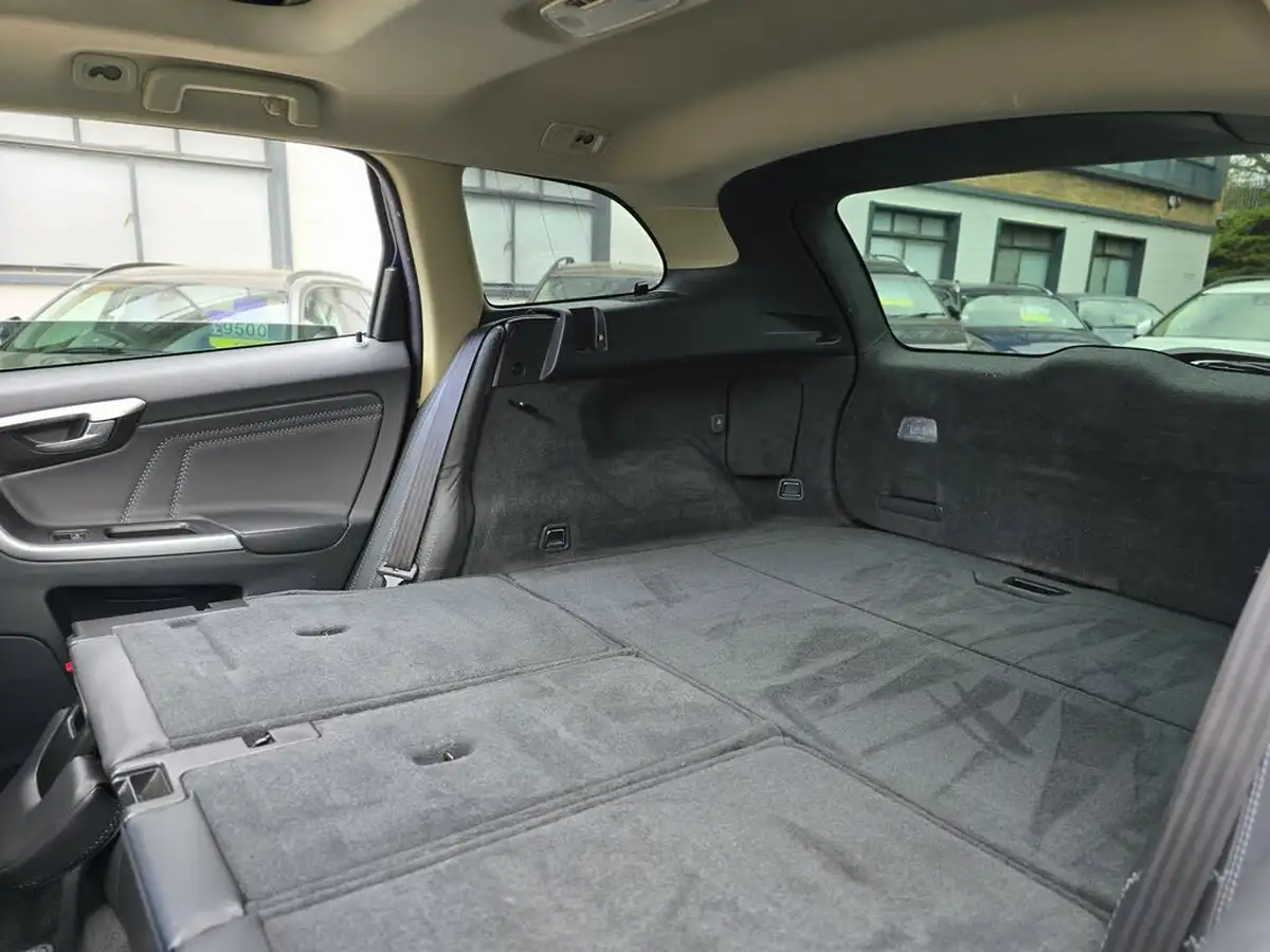 2010-volvo-xc60-20-t5-se-big-20