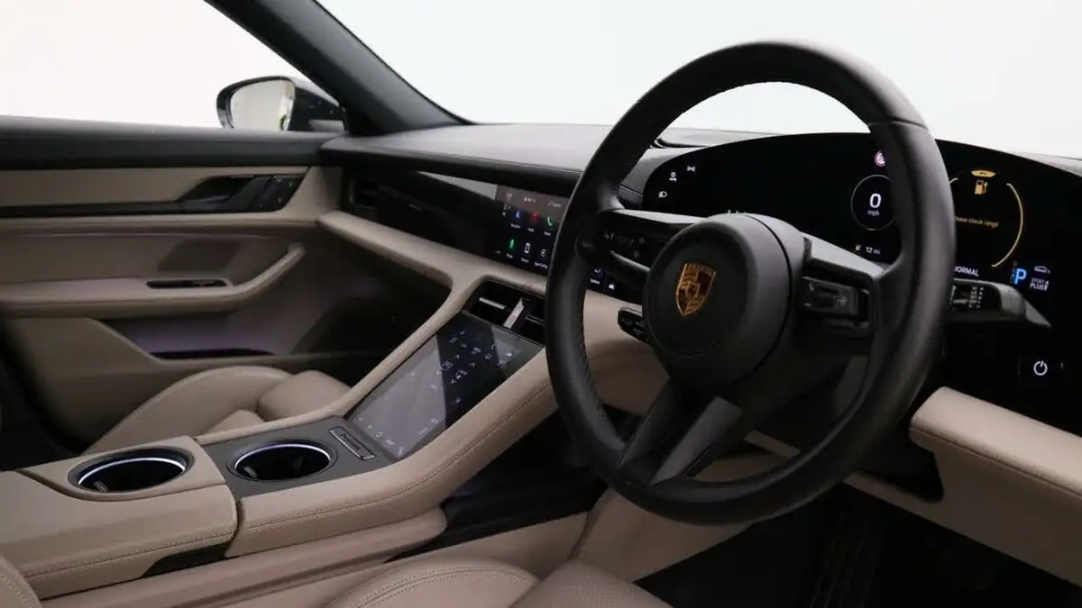 2022-porsche-taycan-e-base-408ps-big-1