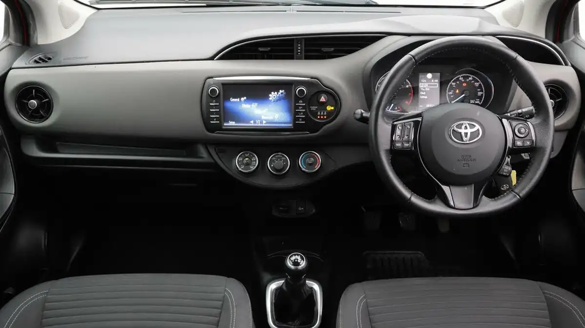 2020-toyota-yaris-10-vvt-i-icon-big-13