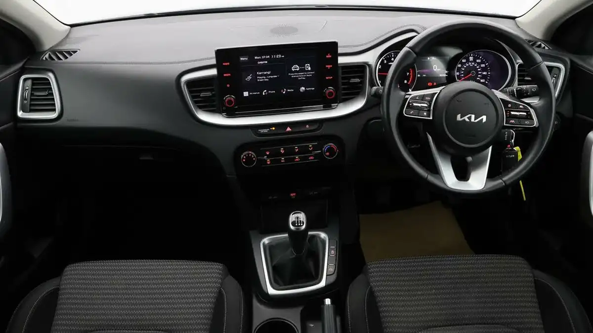 2022-kia-ceed-10-t-gdi-2-sportswagon-big-12