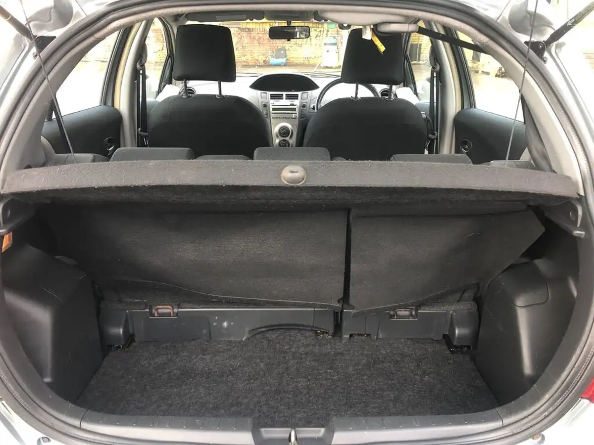 2010-toyota-yaris-133-tr-5d-big-14