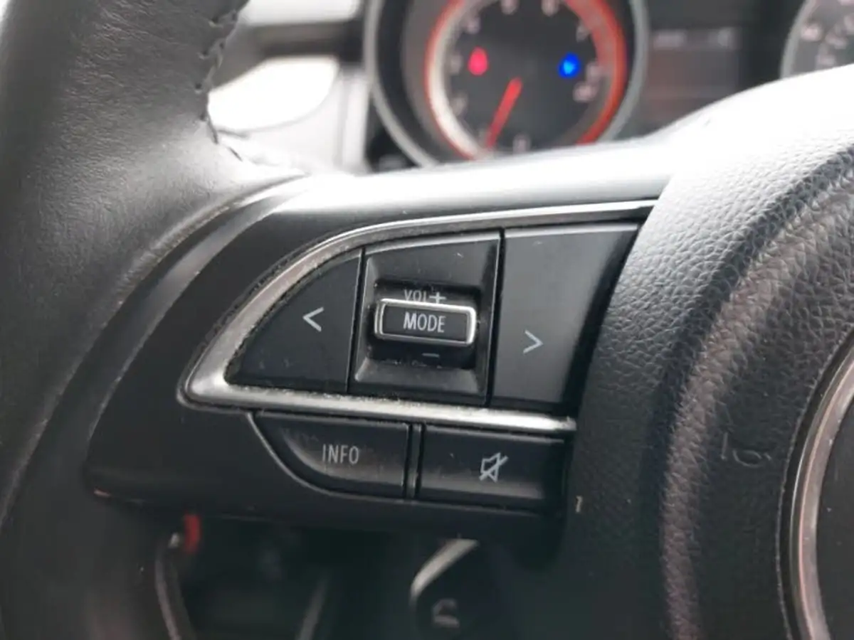 2019-suzuki-swift-12-dualjet-attitude-big-14