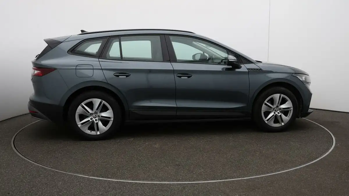 2022-skoda-enyaq-e-60-big-44