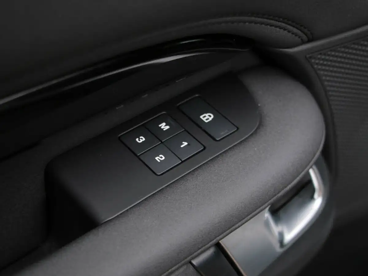 2021-land-rover-discovery-30-d300-commercial-hse-big-56