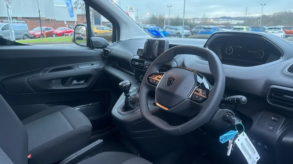 2024-peugeot-partner-15-bluehdi-professional-long-100pseu6d-crew-big-10