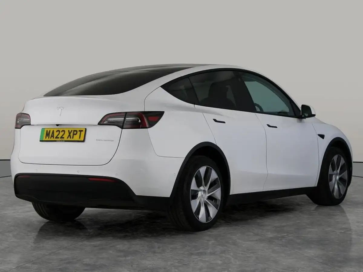 2022-tesla-model-y-e-long-range-big-8