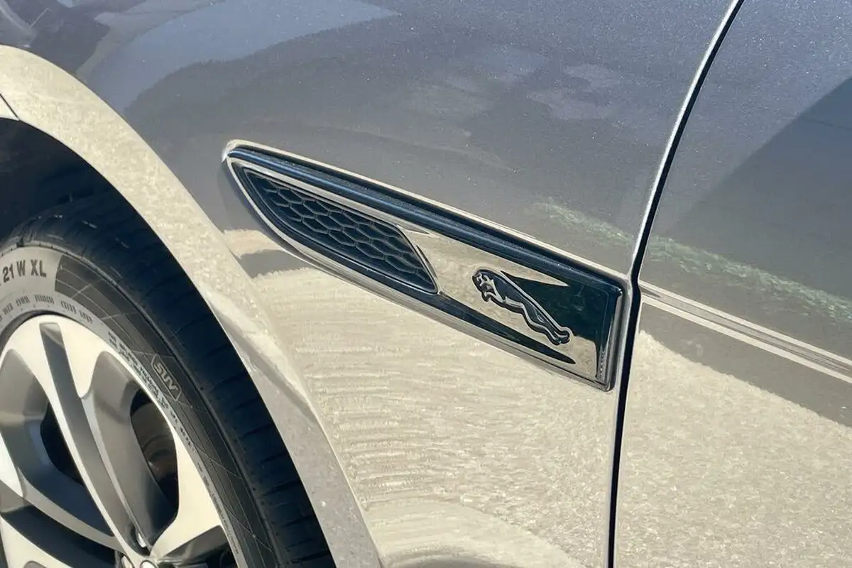 2023-jaguar-f-pace-20-d200-r-dynamic-hse-black-big-24
