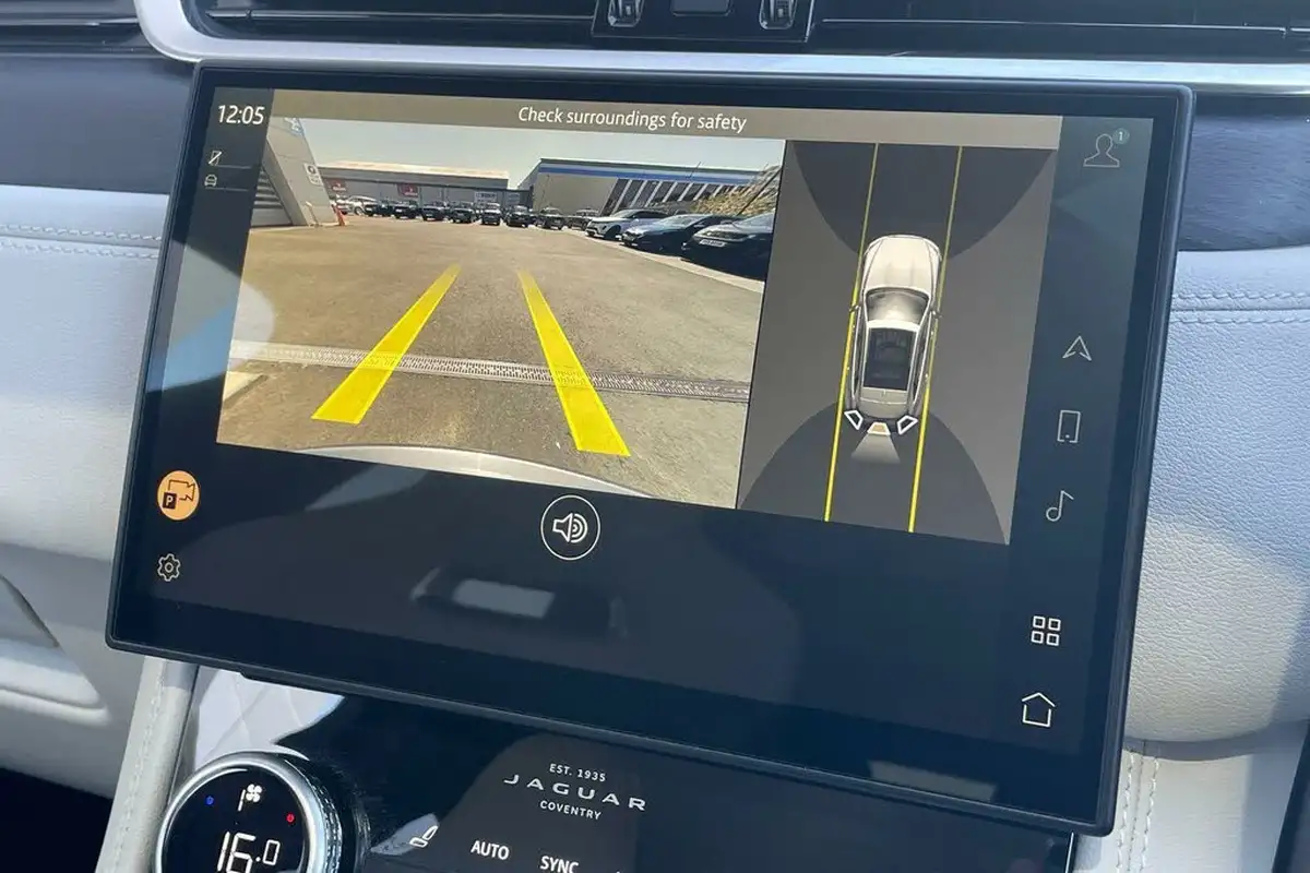 2023-jaguar-f-pace-20-d200-r-dynamic-hse-black-big-2