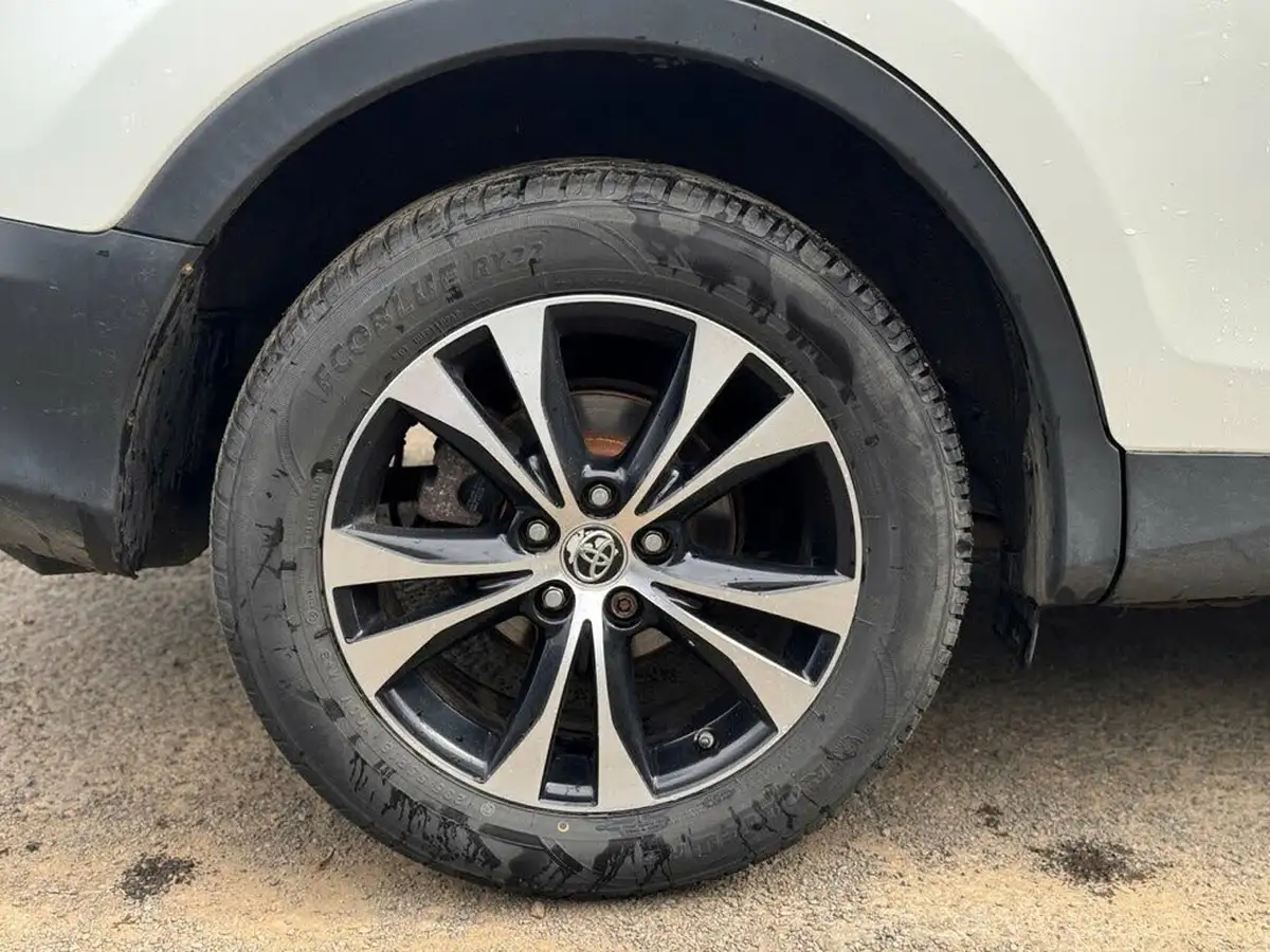 2015-toyota-rav4-20td-icon-20d-4d-awd-big-9