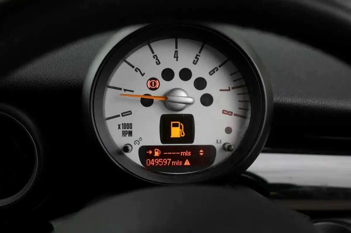 2013-mini-cooper-16-cooper-s-184bhp-sport-chili-hatchback-3d-big-15
