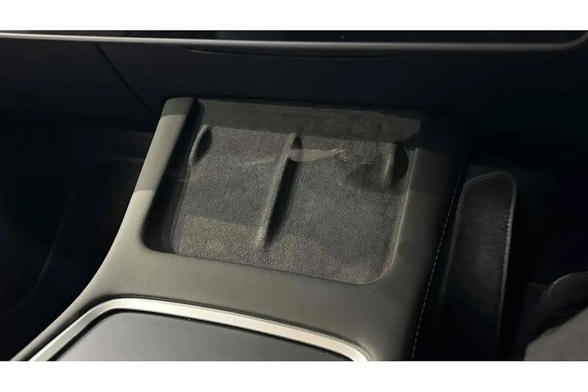2022-tesla-model-y-e-long-range-big-39
