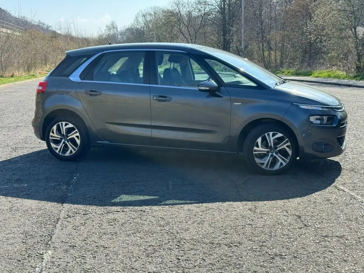 2016-citroen-c4-picasso-16bluehdi-exclusive-big-3