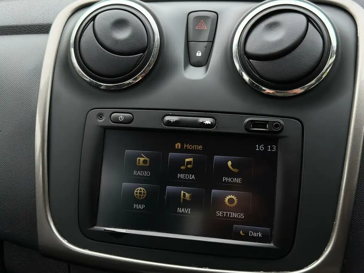 2014-dacia-sandero-stepway-15d-laureate-big-27