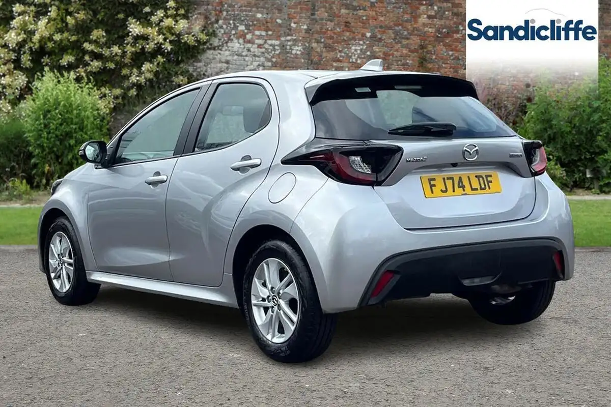 2024-mazda-mazda2-15-centre-line-big-5