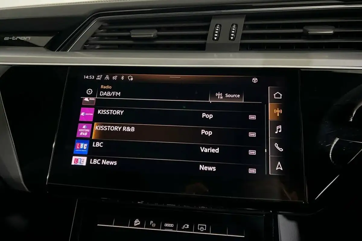 2021-audi-e-tron-50e-black-edition-station-wagon-big-28