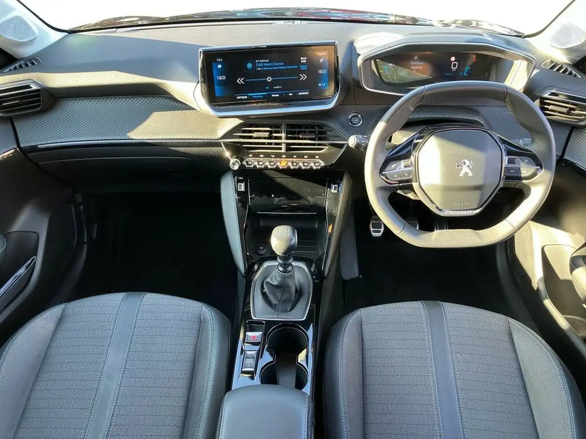 2022-peugeot-208-12-puretech-allure-premium-100ps-big-8
