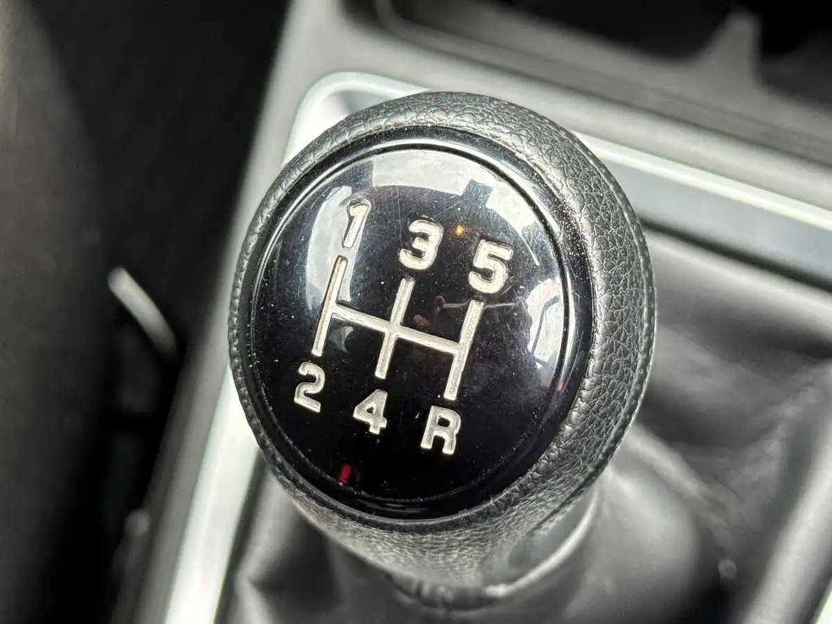 2021-suzuki-swift-12-dualjet-sz5-big-28