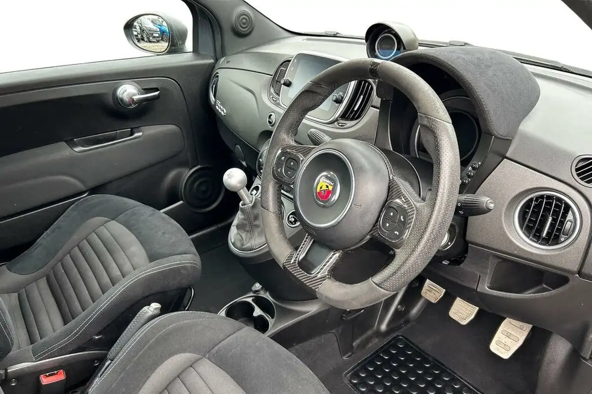 2022-abarth-595-14-tjet-competizione-big-6