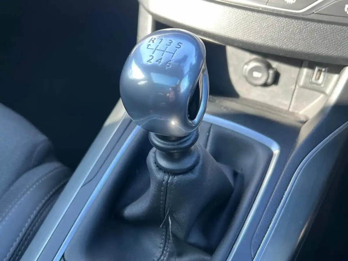 2018-peugeot-308-12-puretech-allure-130bhp-big-35