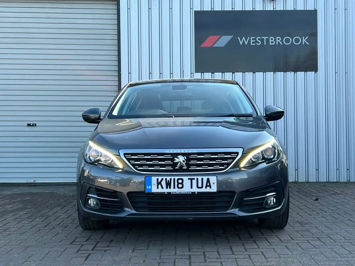 2018-peugeot-308-12-puretech-allure-130bhp-big-11