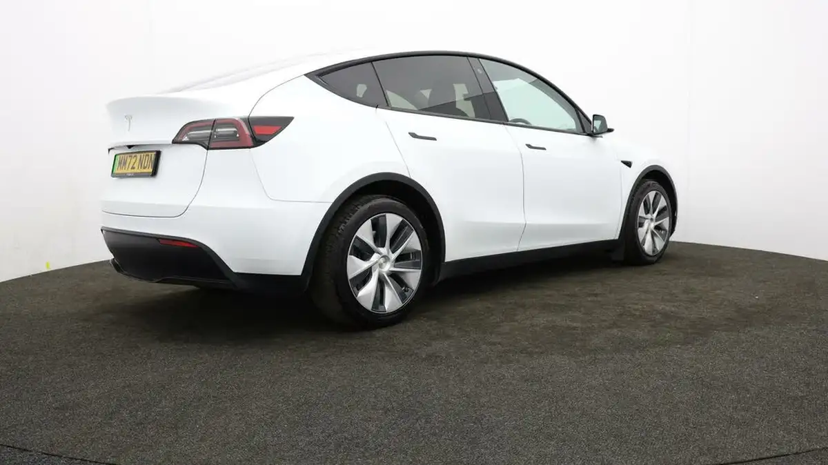 2022-tesla-model-y-e-rwd-big-6