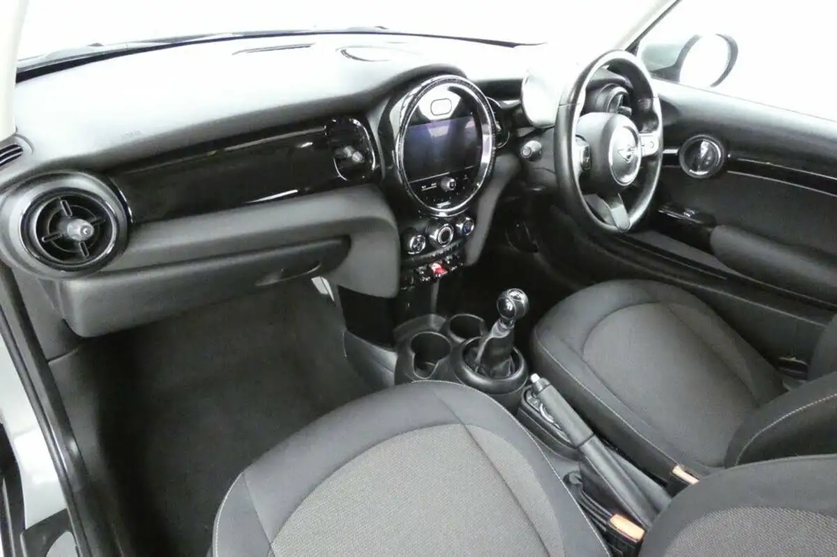 2022-mini-cooper-15-cooper-classic-hatchback-3d-big-17