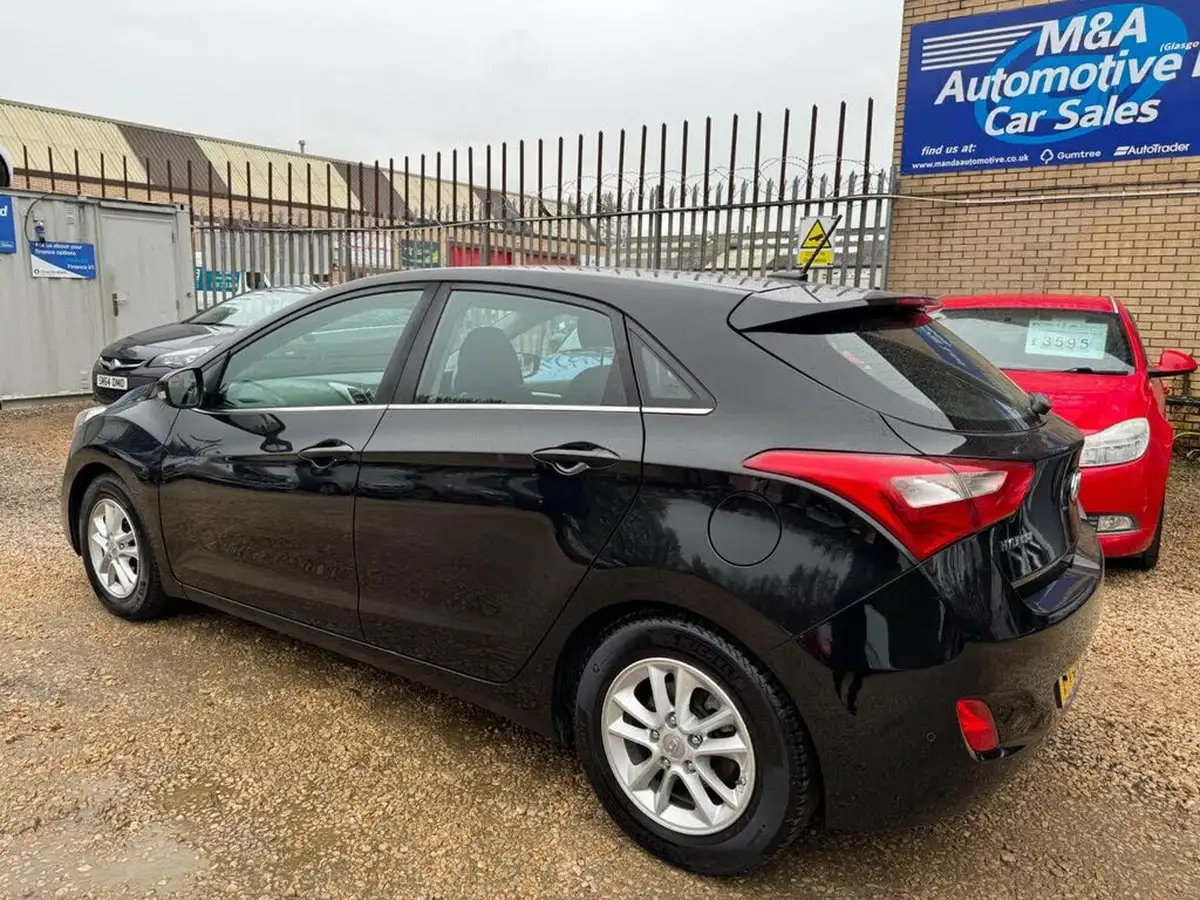 2016-hyundai-i30-16crdi-se-nav-110ps-hatchback-big-2