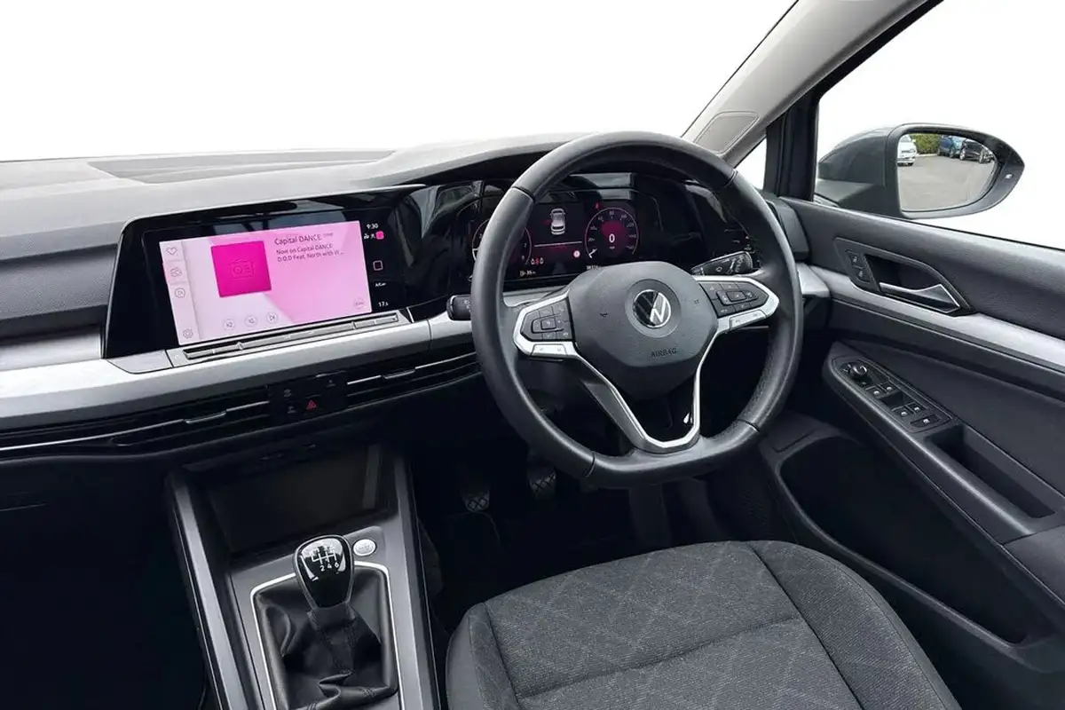 2021-volkswagen-golf-10-tsi-life-hatchback-big-16