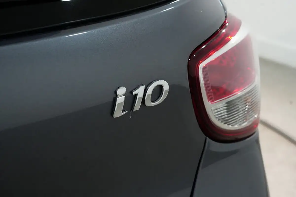 2019-hyundai-i10-10-play-big-11