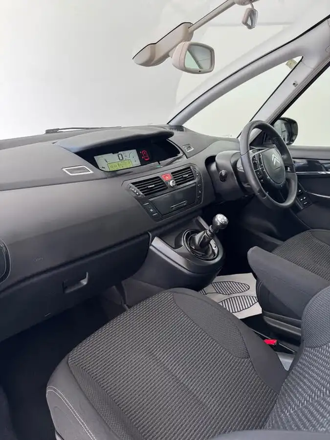 2013-citroen-grand-c4-picasso-16hdi-platinum-big-9