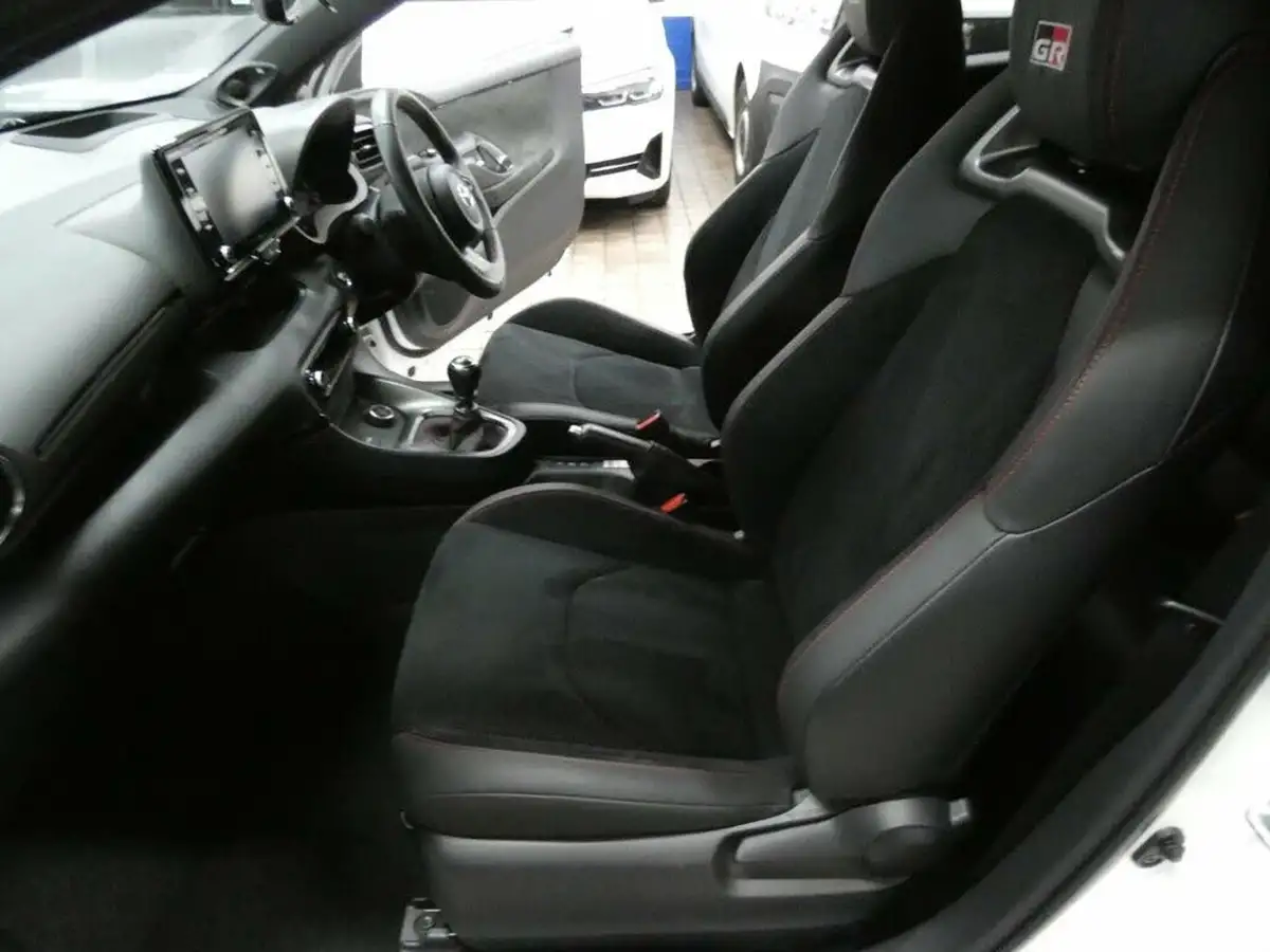 2021-toyota-yaris-16-gr-convenience-pack-big-61