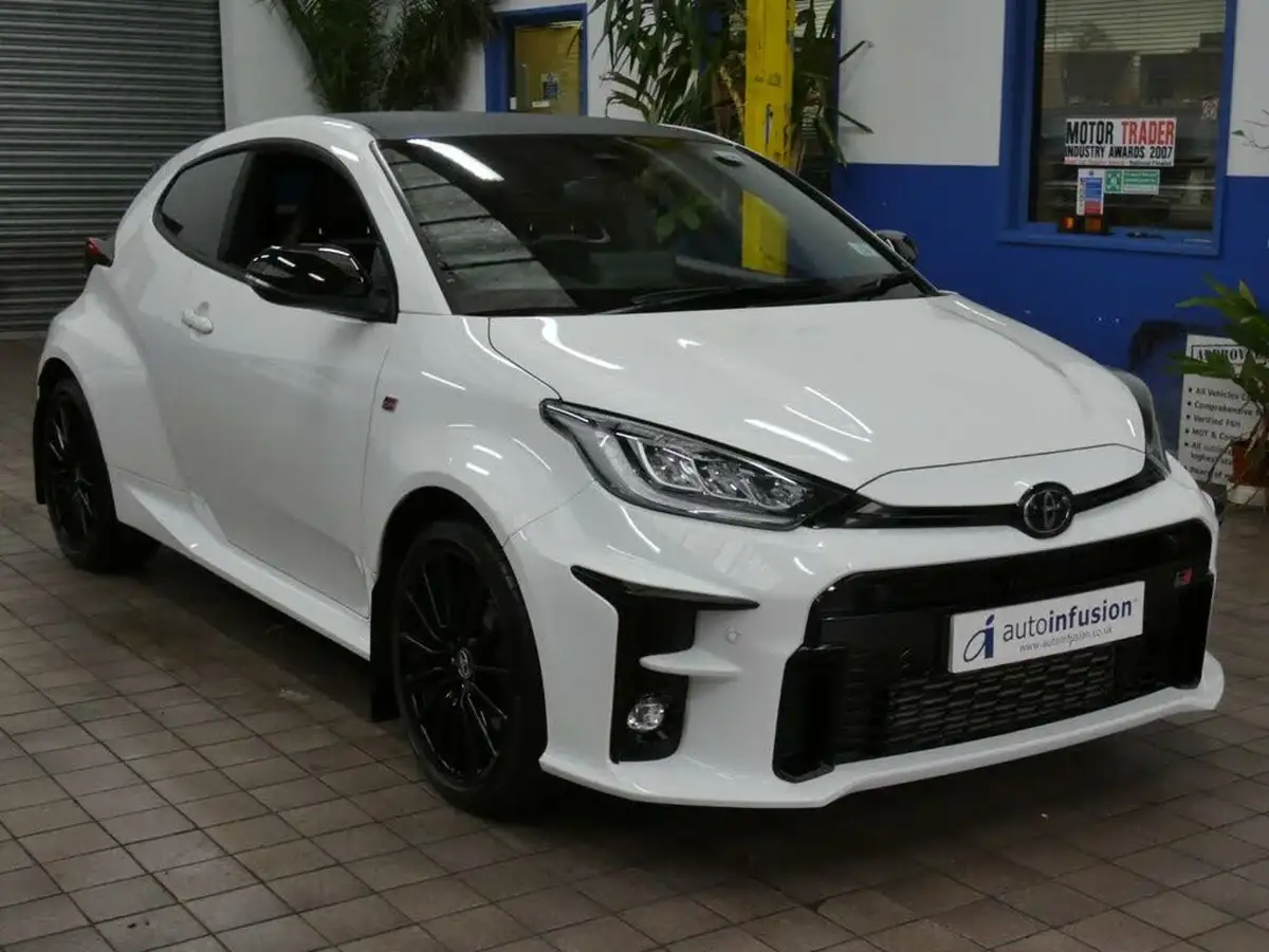 2021-toyota-yaris-16-gr-convenience-pack-big-9