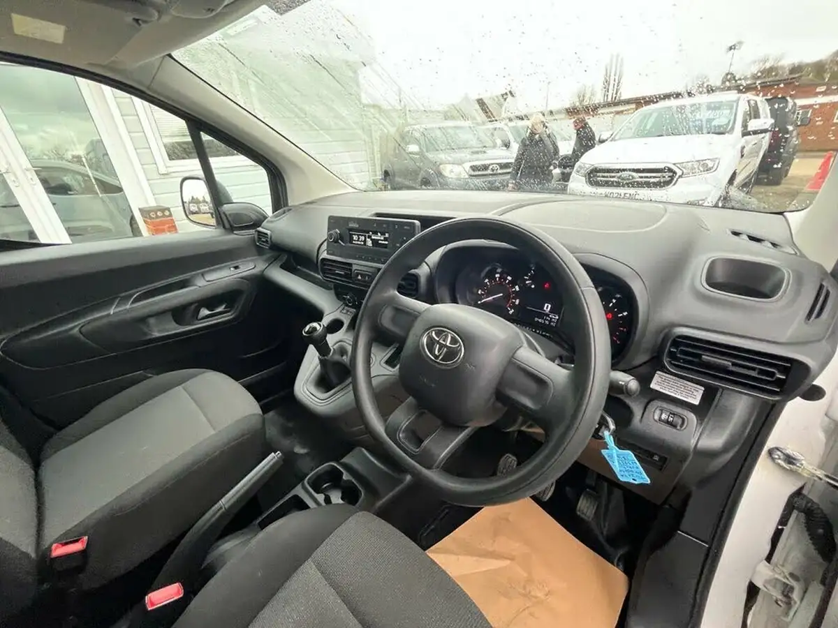 2021-toyota-proace-city-15d-active-100hpeu6dt-e-big-10