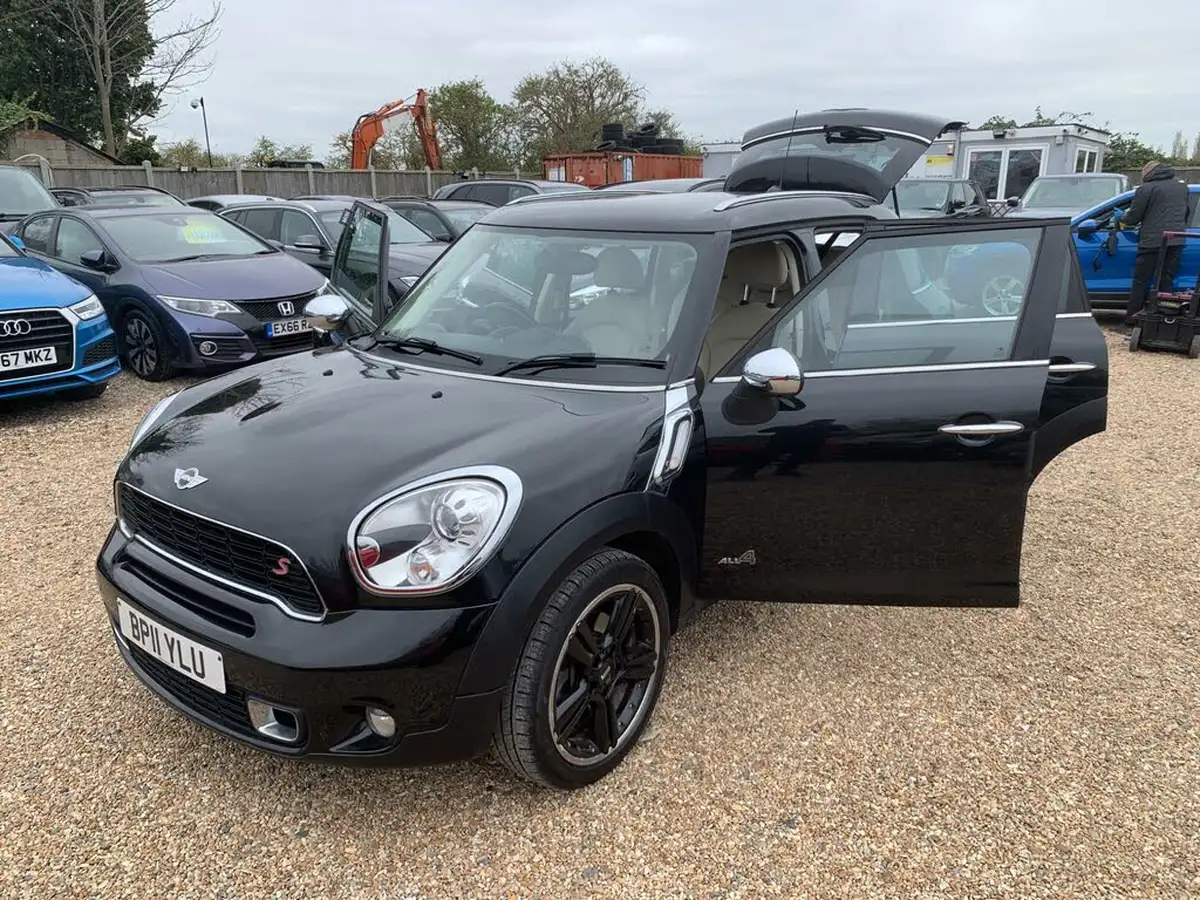 2011-mini-countryman-16-cooper-s-190bhp-all4-big-46