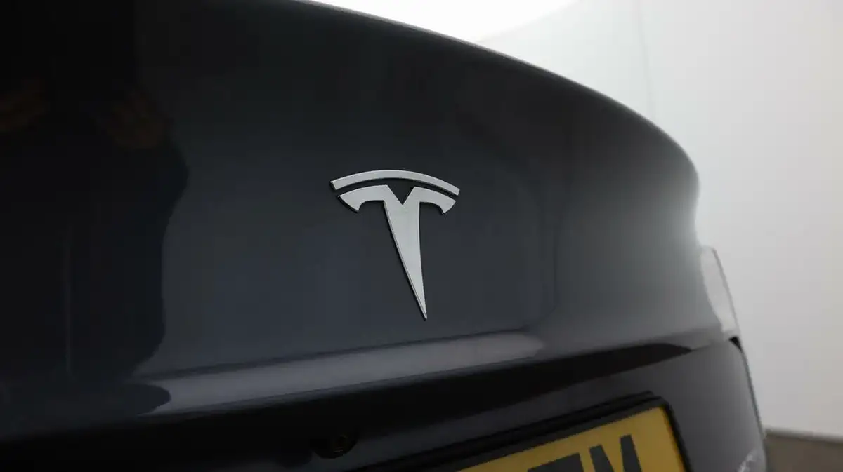 2021-tesla-model-3-e-long-range-4x4-big-21