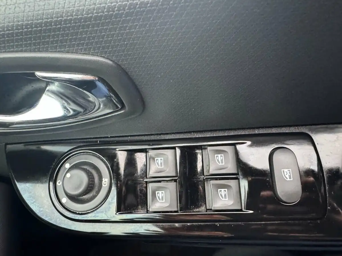 2013-renault-clio-15dci-dynamique-s-medianav-edc-auto-big-24