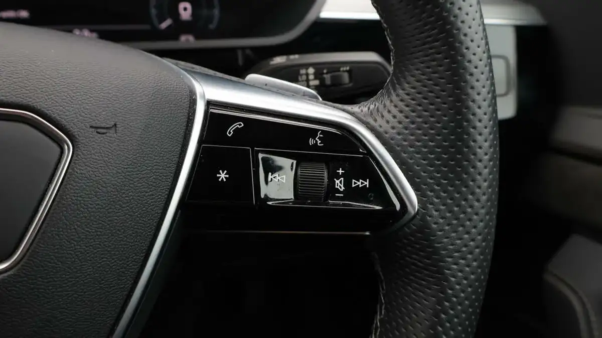 2021-audi-e-tron-55e-s-line-sportback-big-24