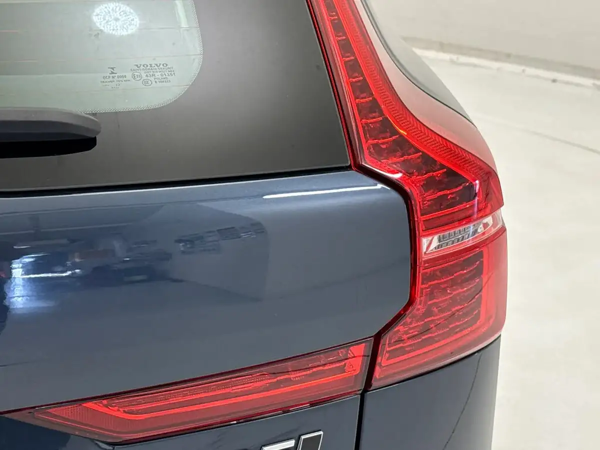 2021-volvo-xc60-20-b5-inscription-awd-big-33