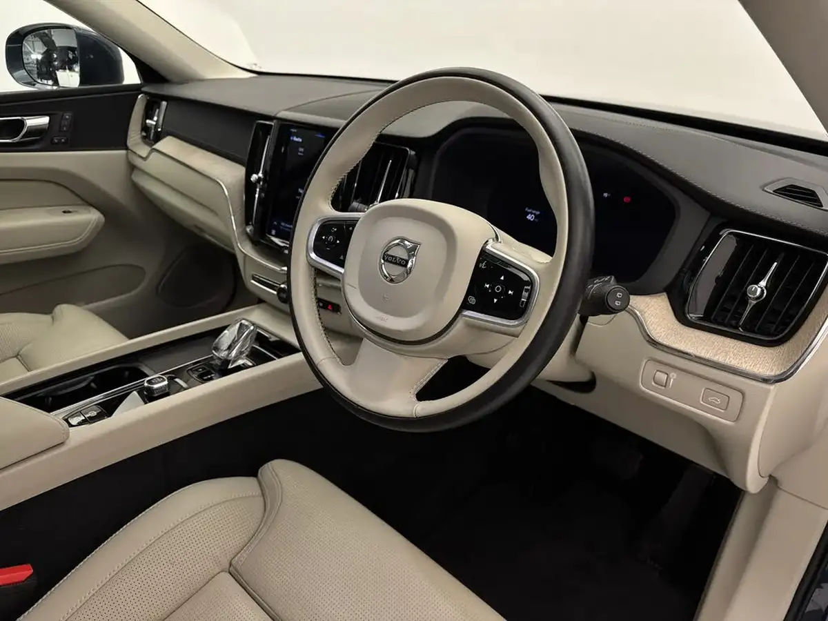 2021-volvo-xc60-20-b5-inscription-awd-big-9