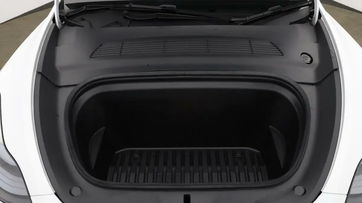 2023-tesla-model-y-e-rwd-big-18