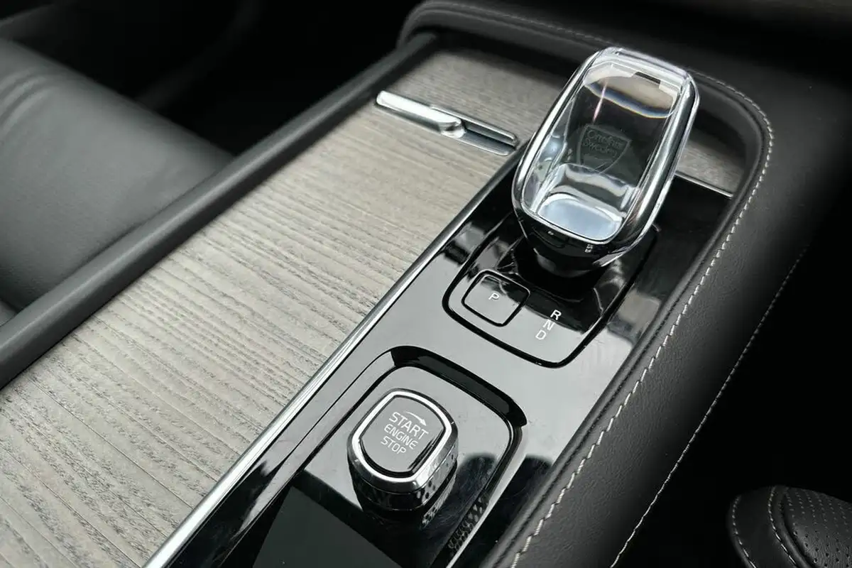 2023-volvo-xc90-20-t8-ultimate-dark-big-12