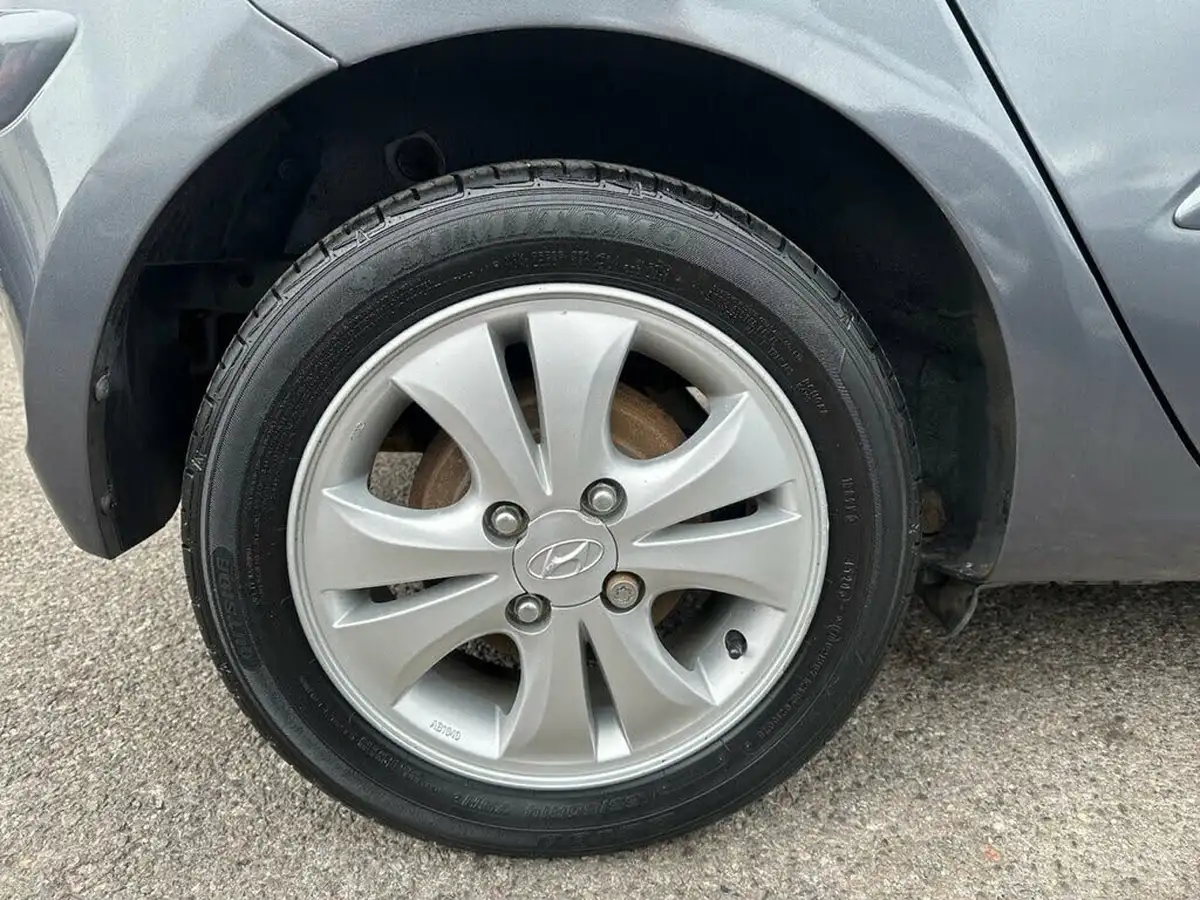 2013-hyundai-i10-12-style-big-21